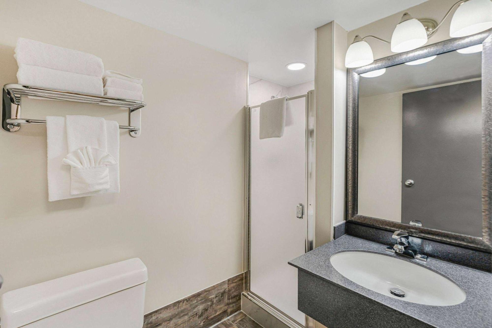 Days Inn By Wyndham Victoria On The Harbour מראה חיצוני תמונה