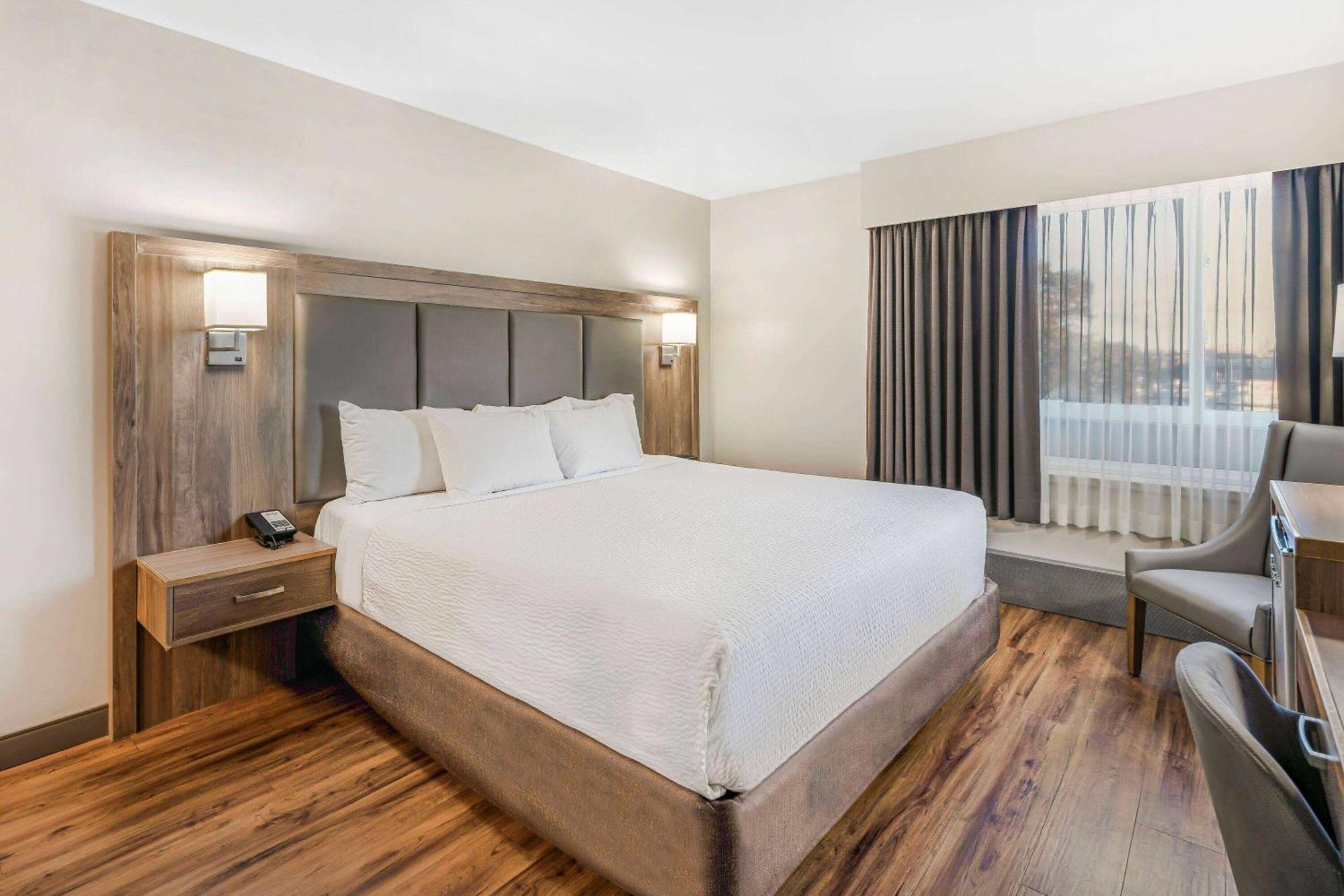 Days Inn By Wyndham Victoria On The Harbour מראה חיצוני תמונה