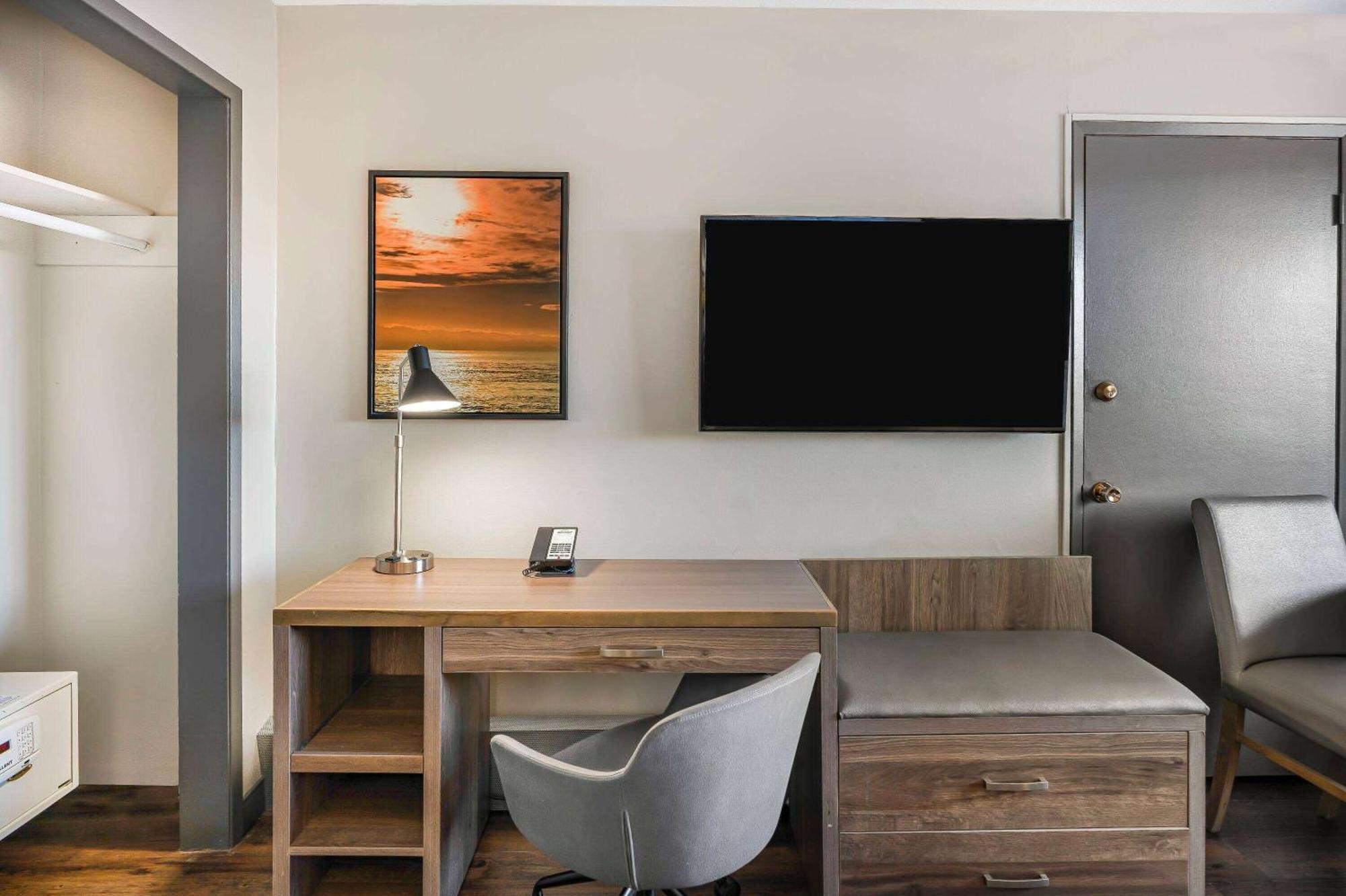 Days Inn By Wyndham Victoria On The Harbour מראה חיצוני תמונה