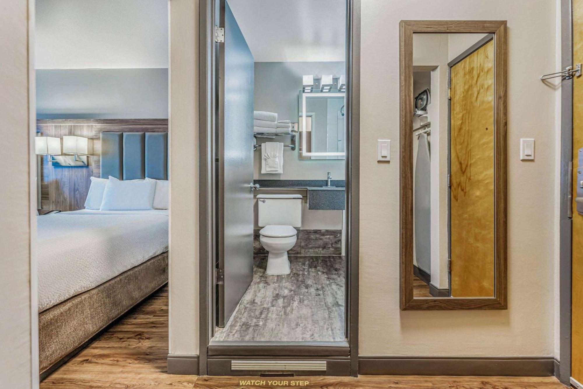Days Inn By Wyndham Victoria On The Harbour מראה חיצוני תמונה